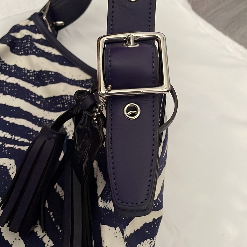 PRE💜 AUTHENTIC Unique, Dark Purple Zebra Coach handbag! Excellent condition. - Picture 3 of 14